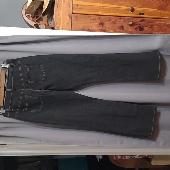 DG2 Diane Gilman black jeans size 4P - Picture 3 of 5